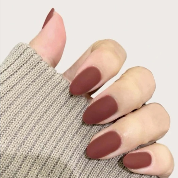 24 Piece Short Oval Fake Nails 💅 - Picture 1 of 6